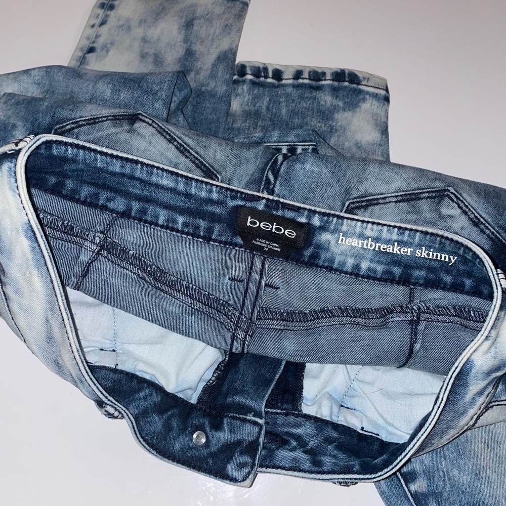 $15 Bebe Heartbreaker Skinny Jeans 
Size: 28
USED // Great condition